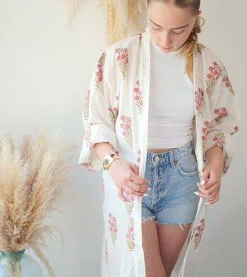 Kimono fleuri - blanc et rose 5