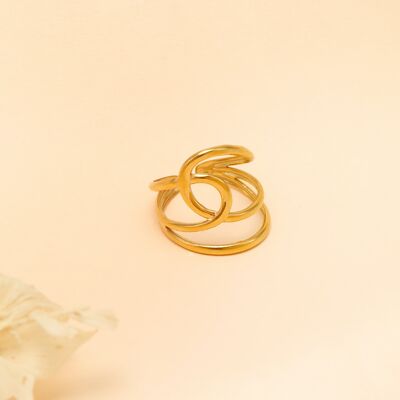 Dreireihiger goldener Ring mit zwei Kreuzen