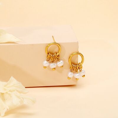 Mini pearl earrings