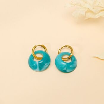 Boucles d'oreilles dorées avec pendentifs pierre bleue 2