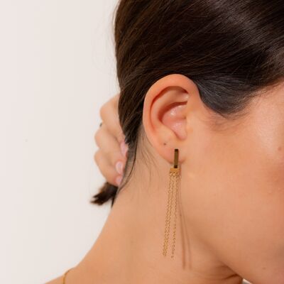Dangling triple chain earrings