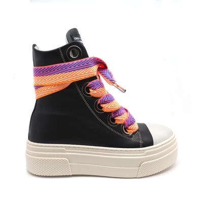 Calipso 300 schwarzer Sneaker mit fuchsiafarbenen und orangefarbenen Schnürsenkeln