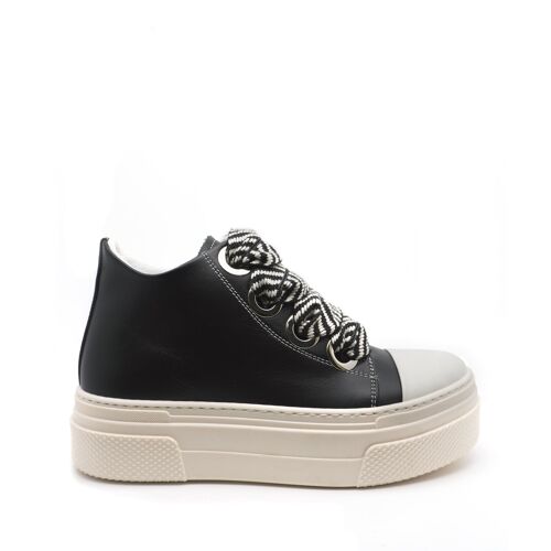 Sneaker in pelle bassa nera calipso