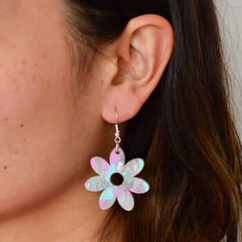 Boucles d'oreilles pendantes Flower Power en acrylique recyclé