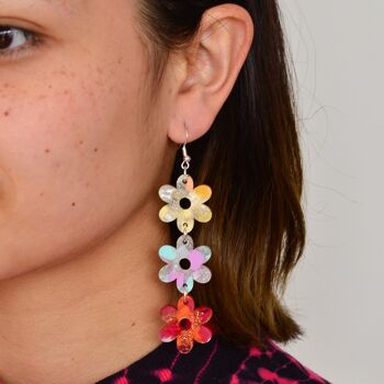 Boucles d'oreilles pendantes triple Flower Power en acrylique recyclé