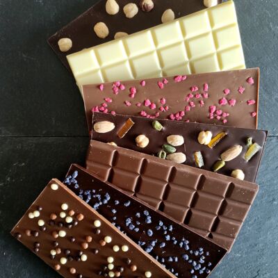 Tavolette di cioccolato fondente 64% con biglie croccanti