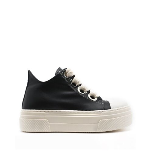 Sneakers bassa nera in pelle laccio cream