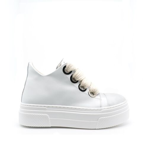 Sneakers bassa bianca in pelle laccio cream