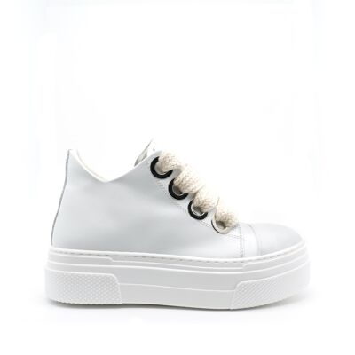White low sneaker in cream lace leather