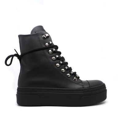 Sneakers in total black calypso leather