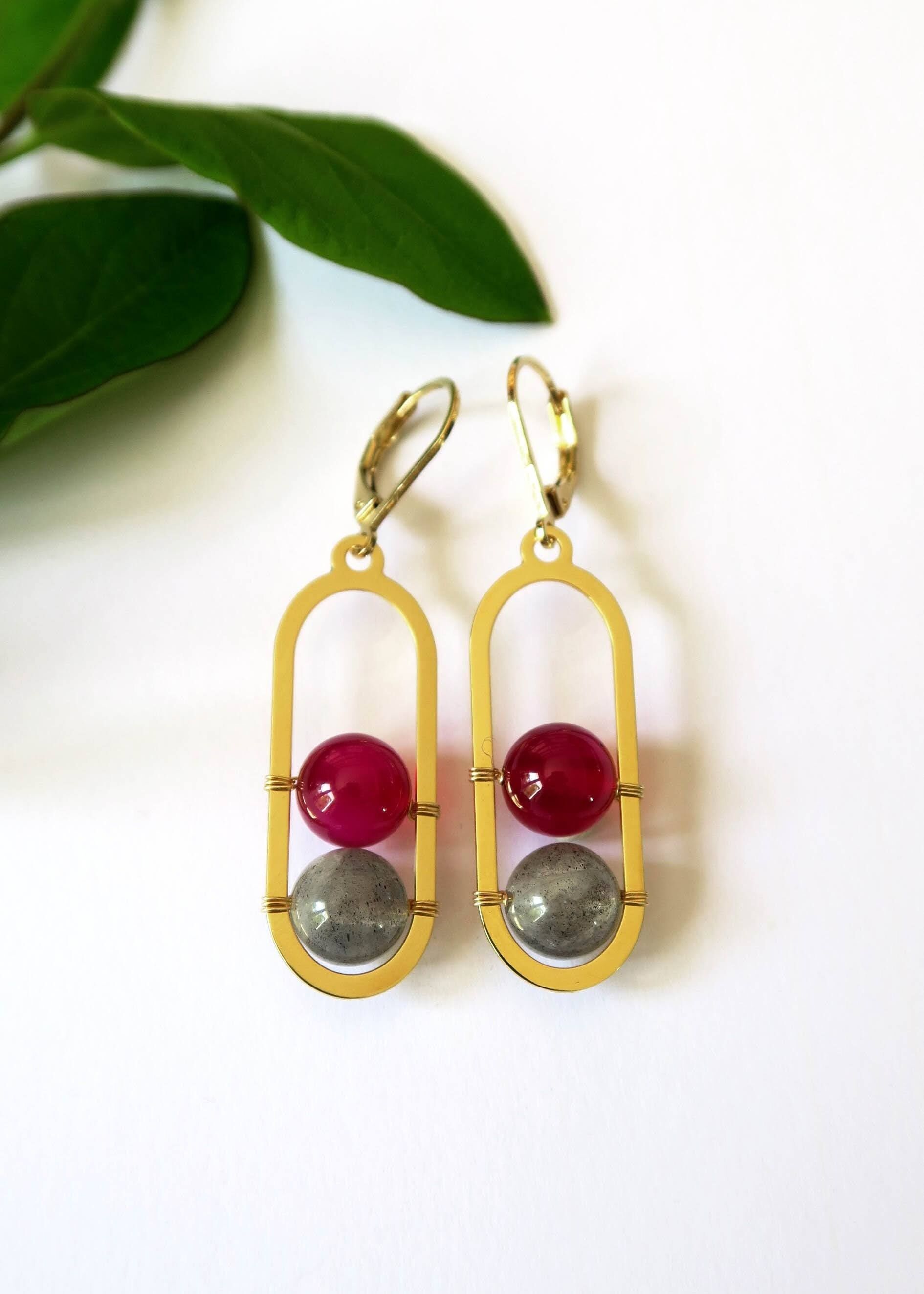 Orecchini in agata Iside e pietra labradorite in metallo dorato