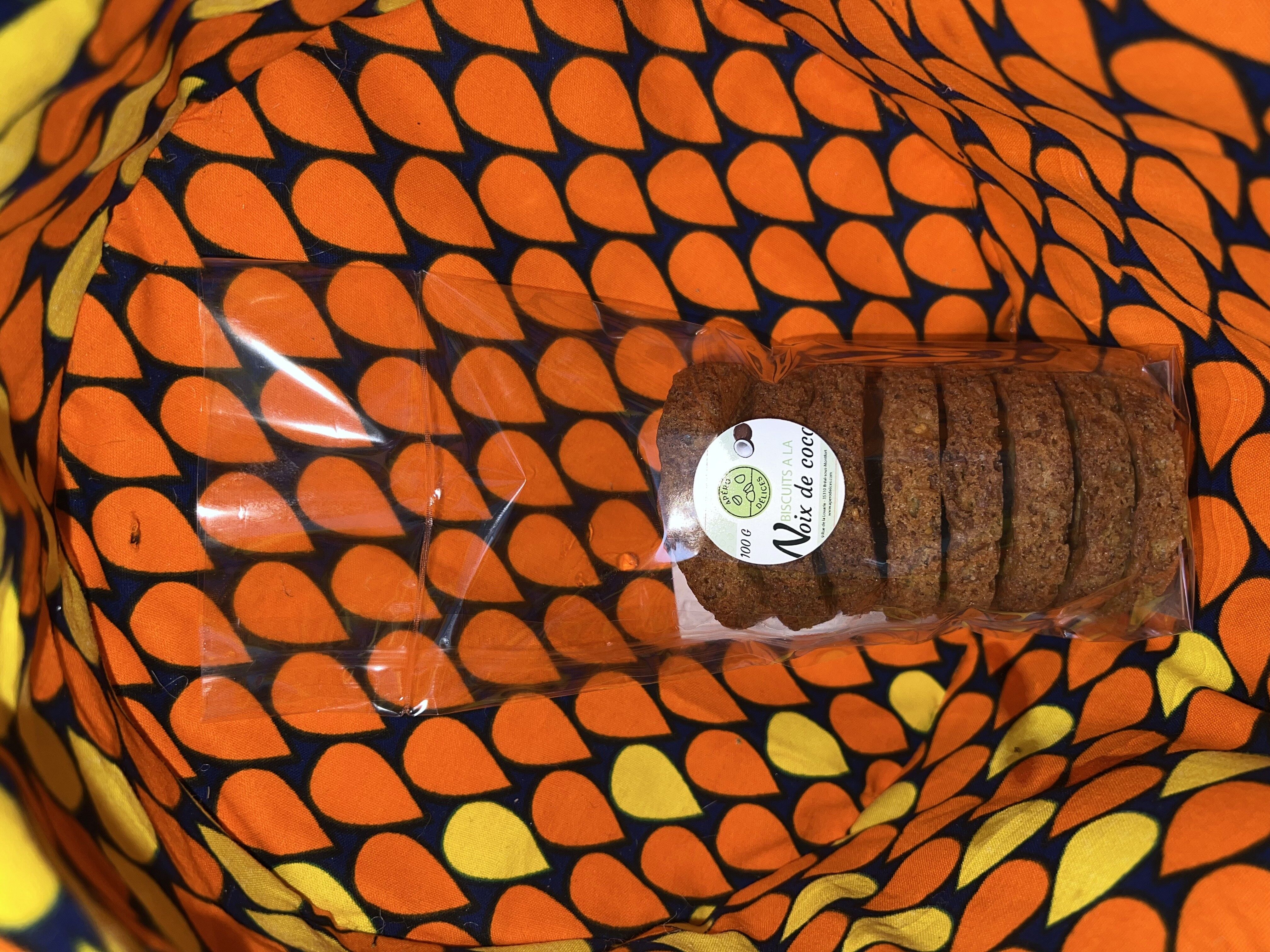 Kekse aus geriebener Kokosnuss, hergestellt aus lokalem Mehl