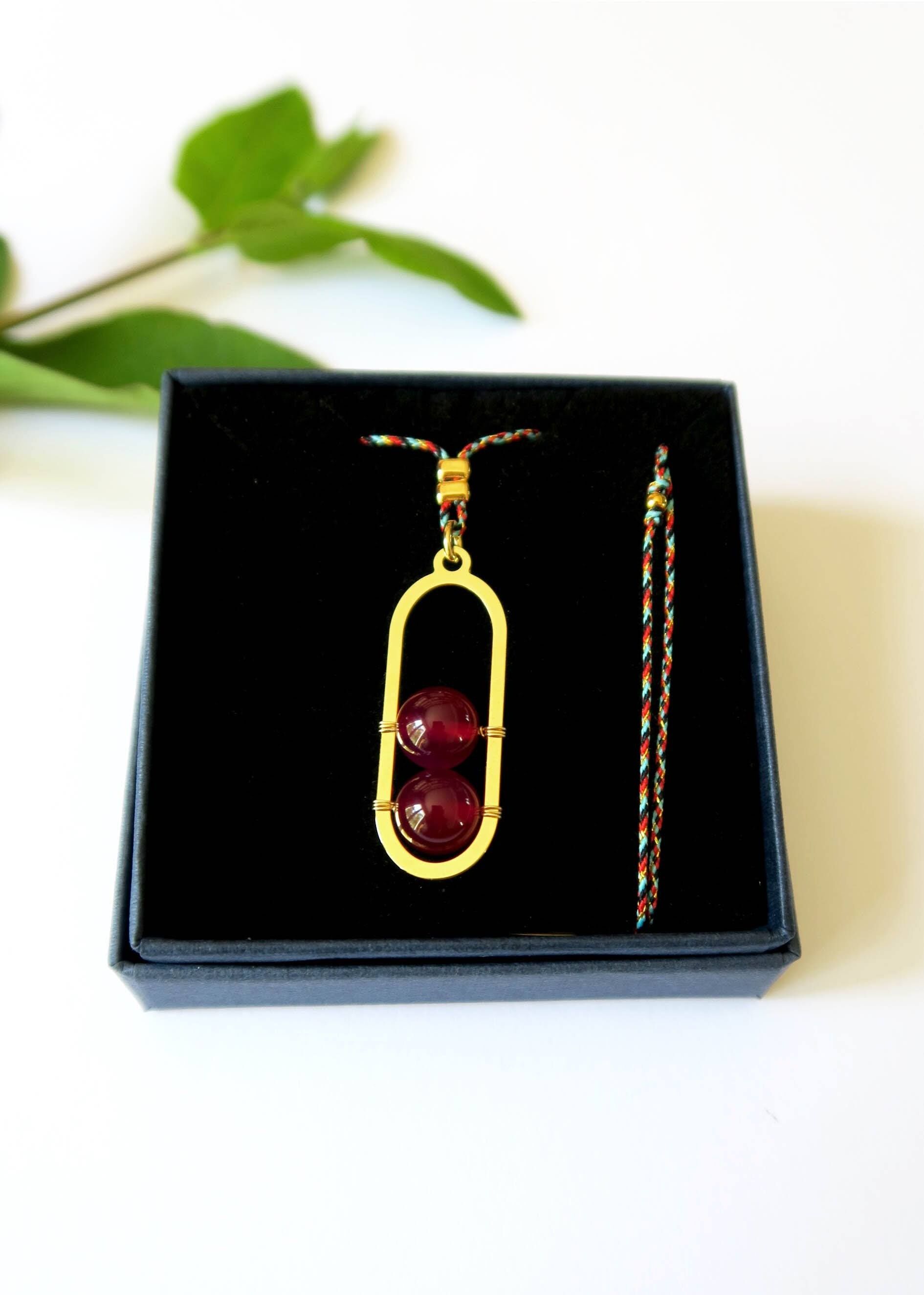 lunga collana dorata regolabile in agata rossa e cordino