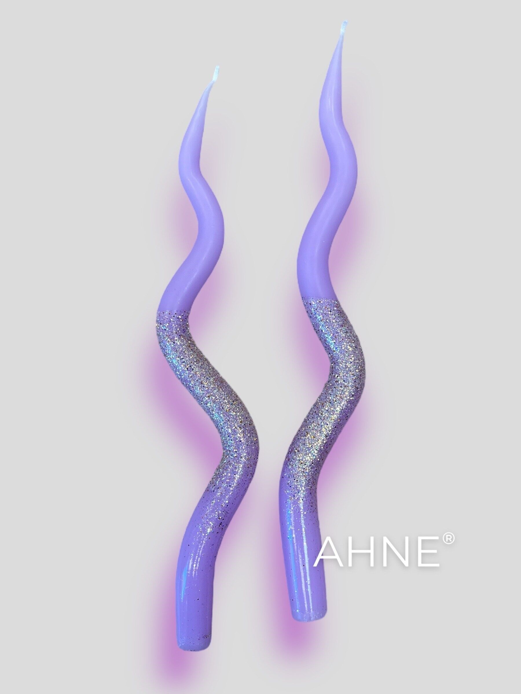 Velas vibrantes hechas a mano.