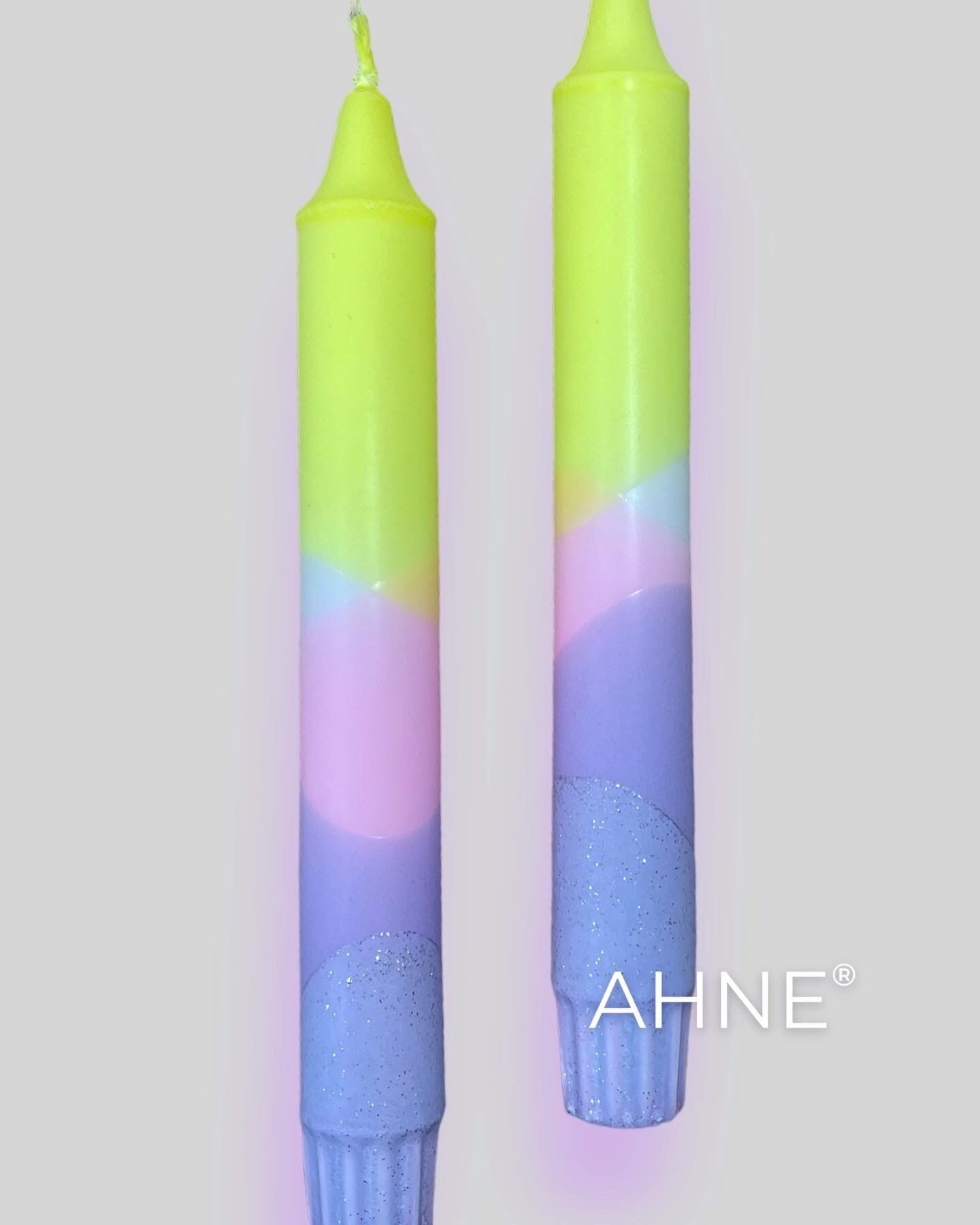 Velas vibrantes hechas a mano.