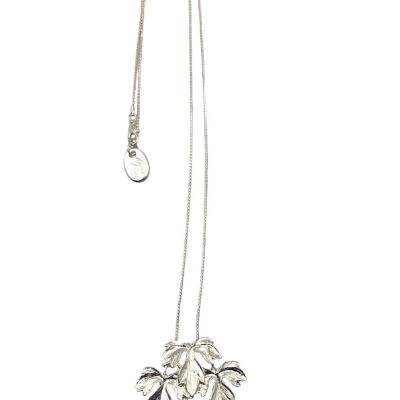 Lange Halskette aus Blättern und Pfeilen in Silber-Creme