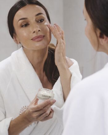 REVITALISINGCrème anti-âge visage peaux sèches et sensibles 50ml 5