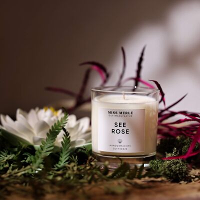 Scented candle WATER LOVE: floral & powdery