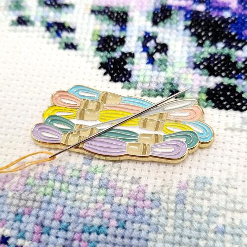 Needle & Thread Needle Minder for Cross Stitch, Embroidery, Sewing, Quilting, Needlework and Haberdashery