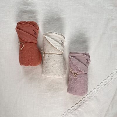 Baby blanket / Lori - embroidered muslin
