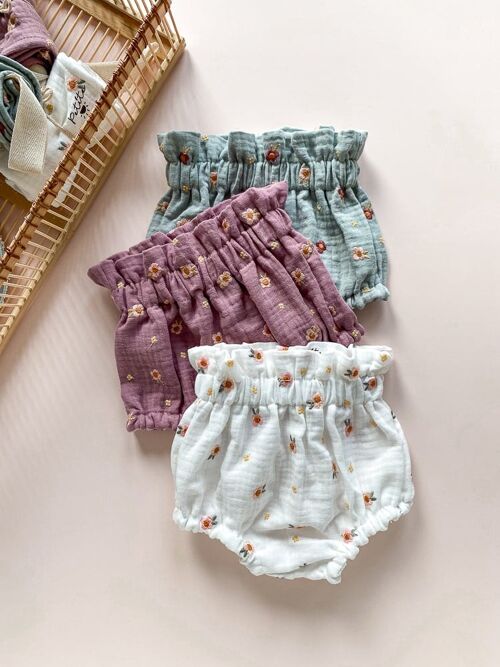 Baby bloomers / embroidered flowers