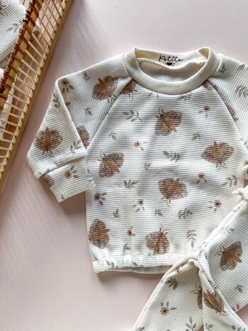 Pull bébé en coton / fleurs gaufrées 3