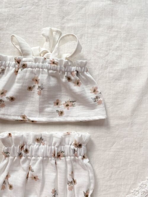 Baby girl top / floral muslin - ivory