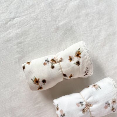 Baby swaddle / floral muslin + lace