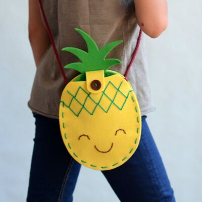 Gift kit for children to make a pineapple bag
