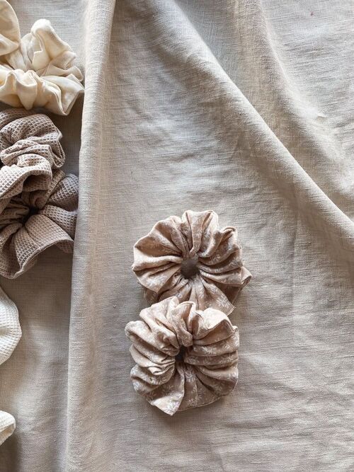 Wide waffle scrunchie / branches - creamy beige