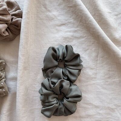 Wide satin scrunchie / olive