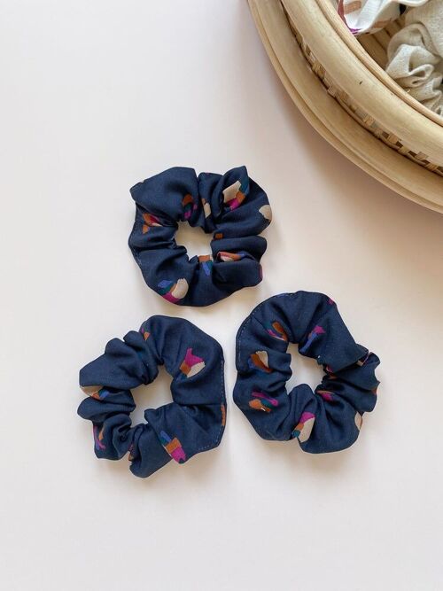 Viscose scrunchie / midnight dots