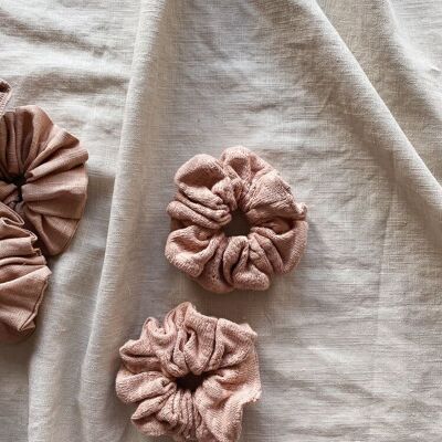 Wide knit scrunchie / powder