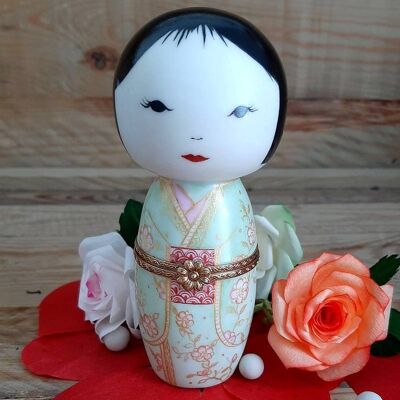 Poupée Kokeshi en boite pilules porcelaine - Fleurs et grues couronnées