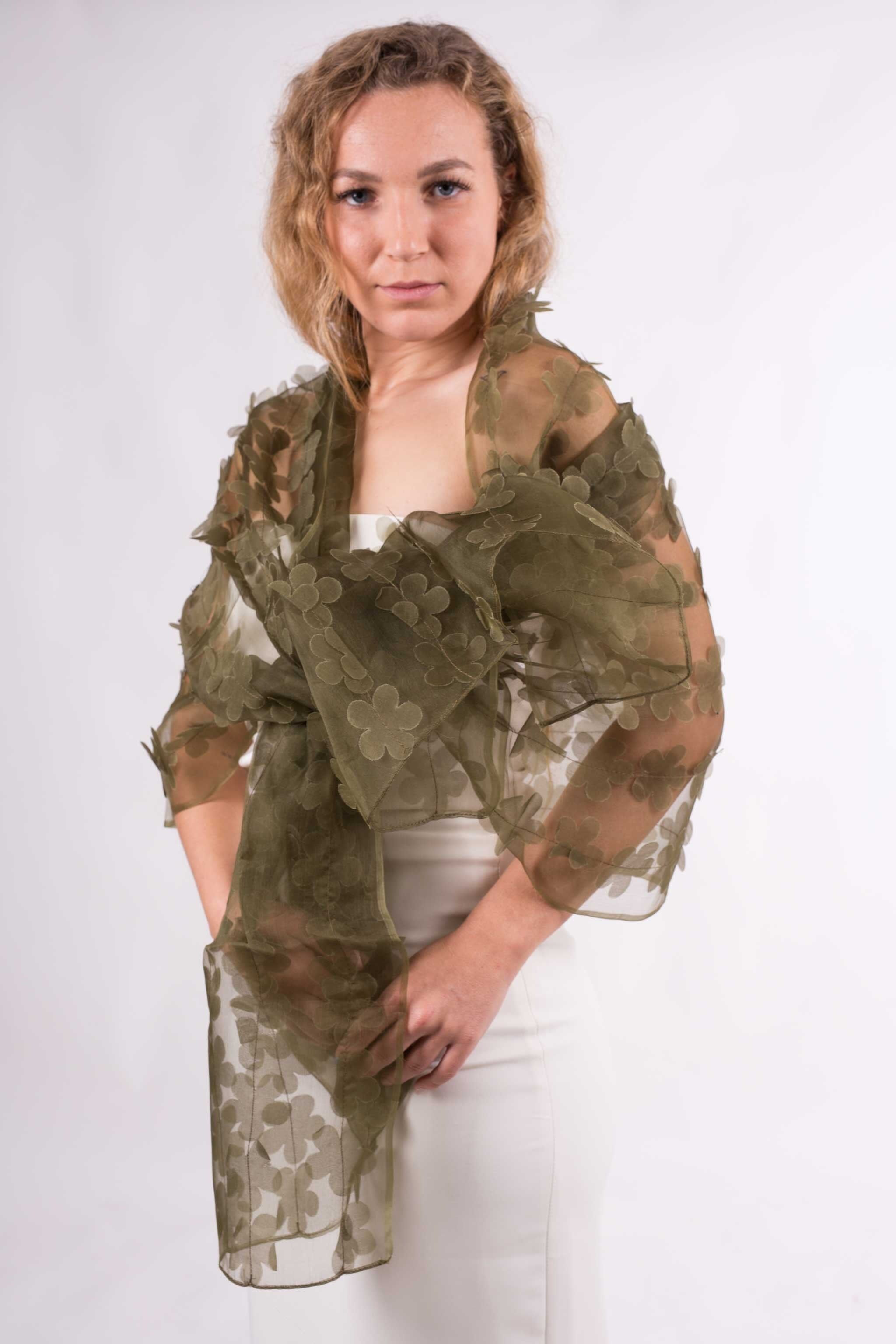 Partyschal aus Naturseide mit grünen Blumen