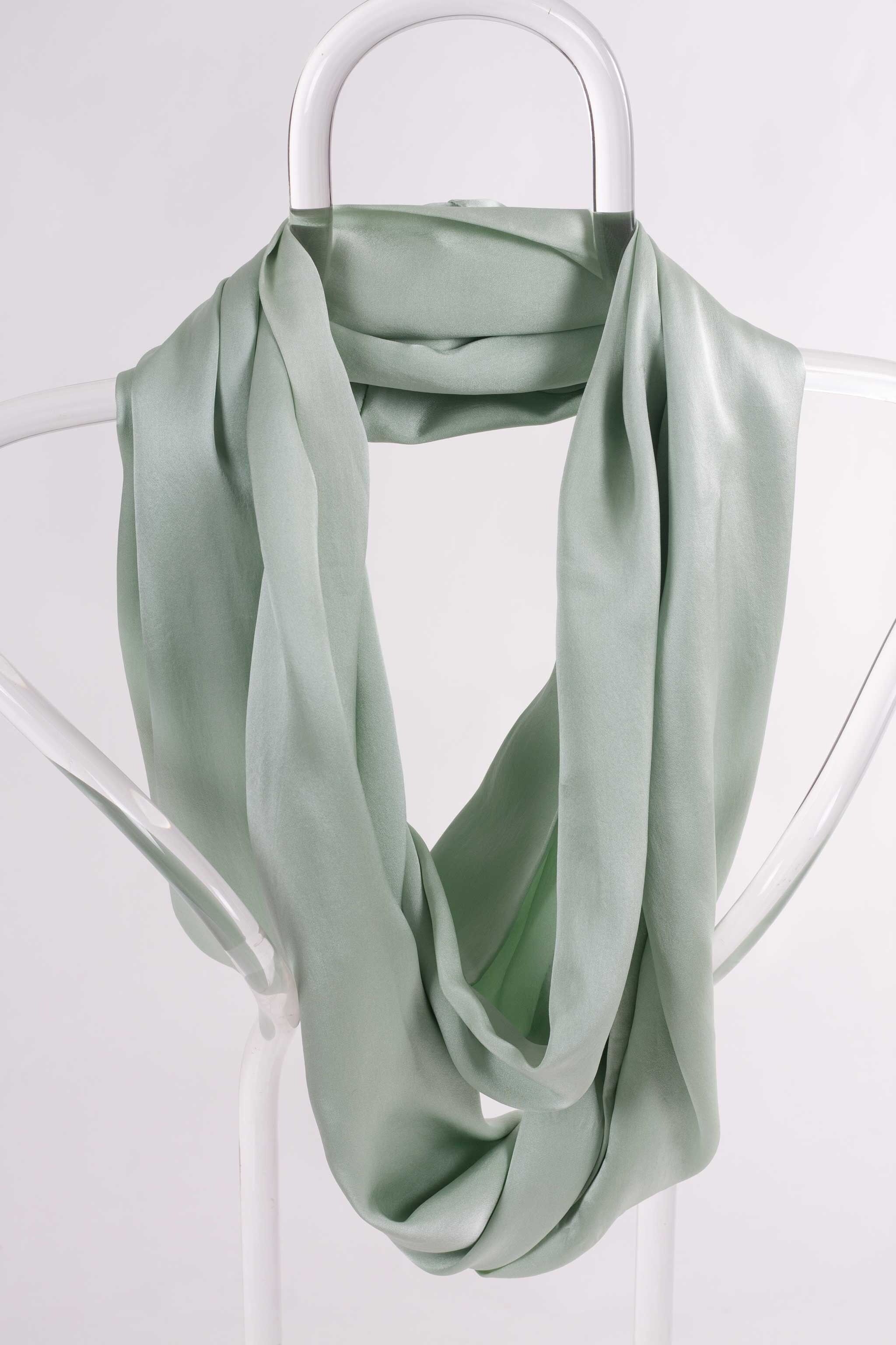 Collo in seta naturale