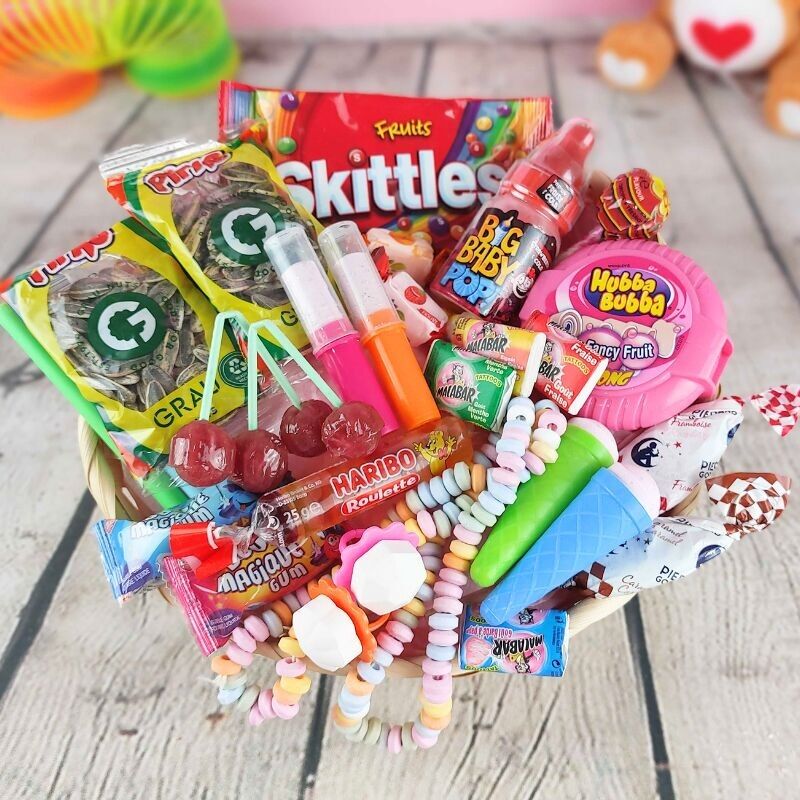 Cesto di caramelle della nostra infanzia