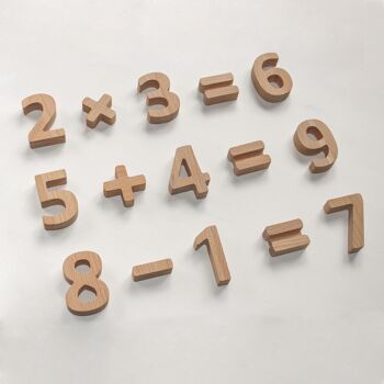 Ensemble mathématique de chiffres et de symboles en bois 5