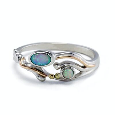 Anello fluido e delicato con opale blu e bianco e dettagli in oro