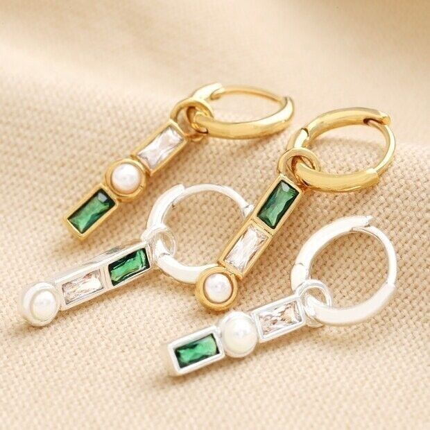 Orecchini Huggie Hoop con pietre e perle