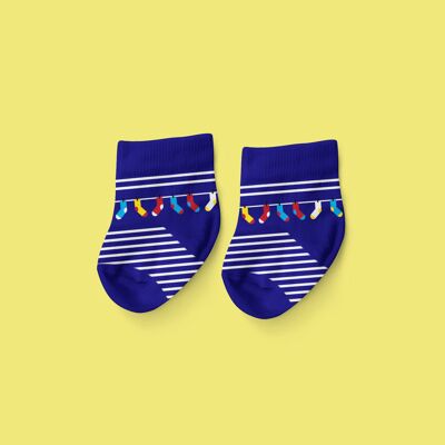 Baby socks From yarn to socks - Navy blue background - Layette