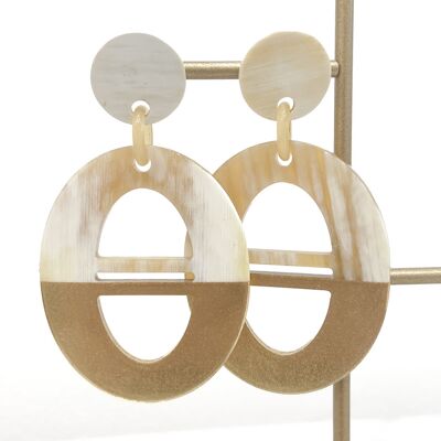 Genuine horn and gold leaf earrings. Color: golden