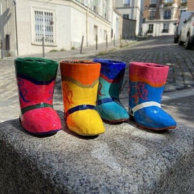 Botas vaqueras de papel maché