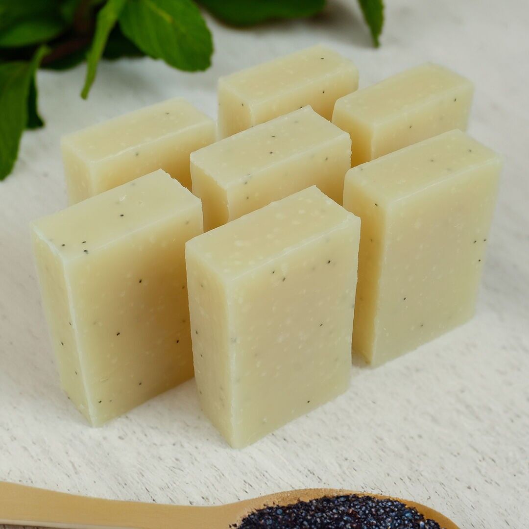 Pfefferminze und Mohnsamen – nackt und natürlich – Badeseife