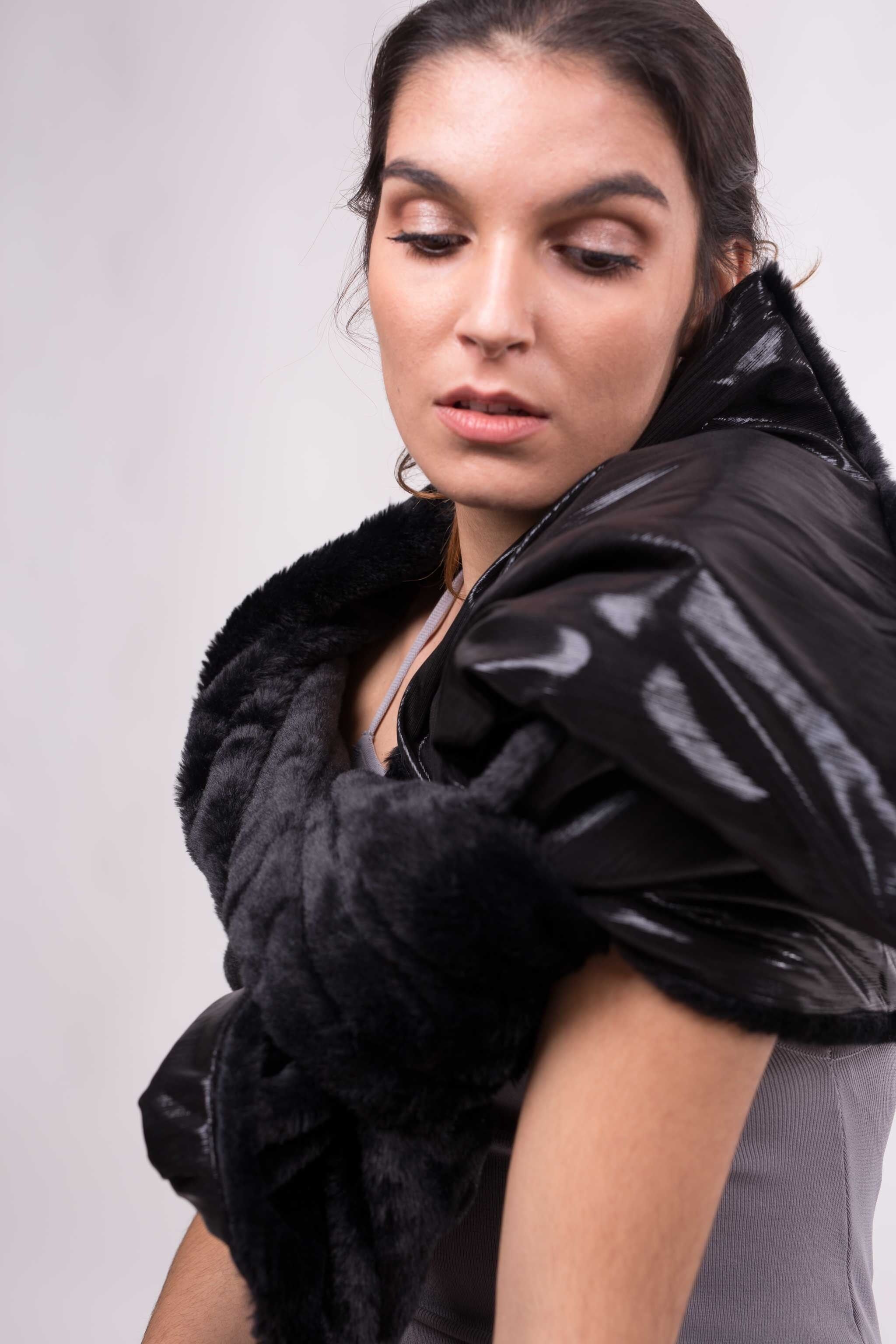 Sandra Partyschal mit Glitzerfutter