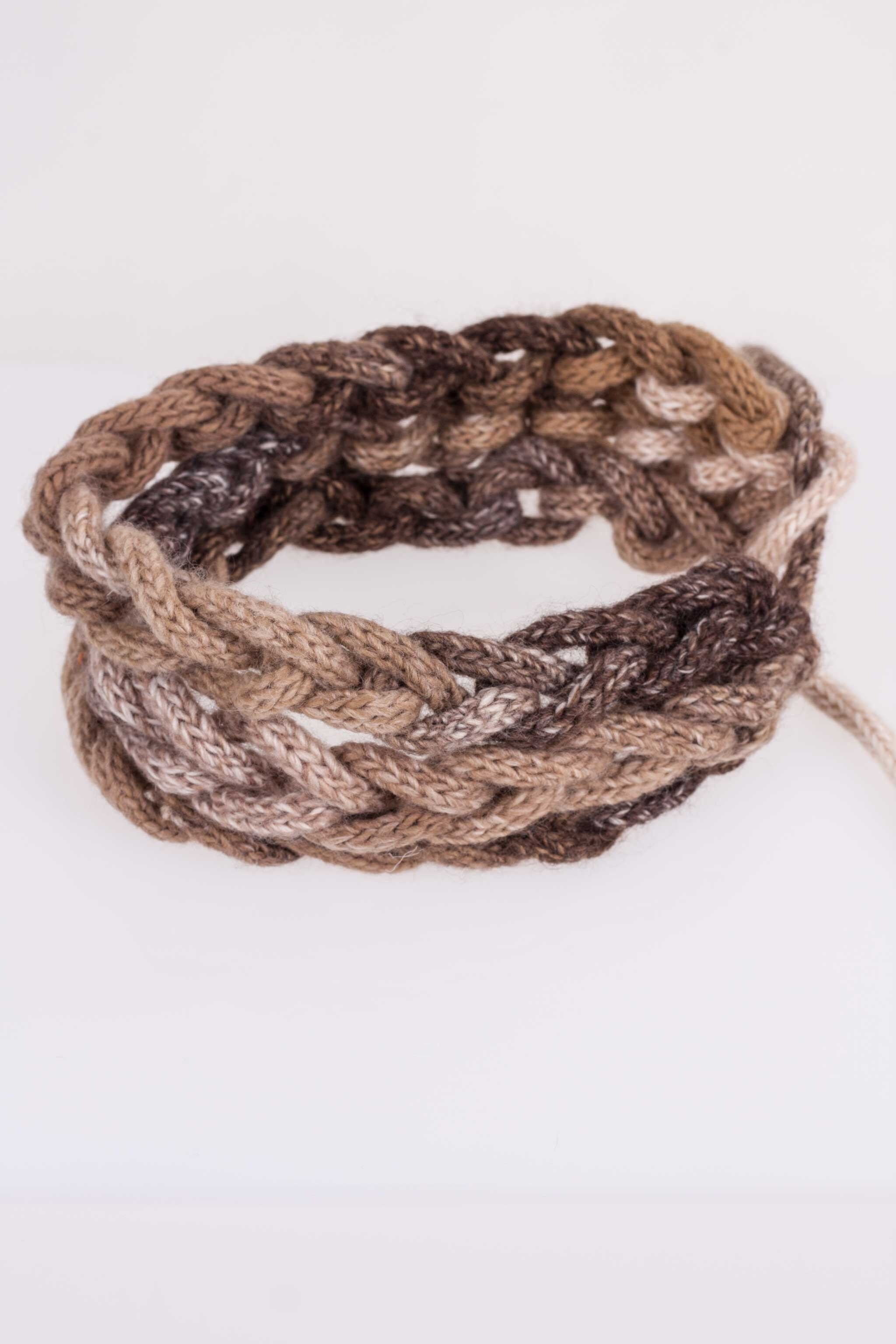 Kragenzöpfe aus Wolle