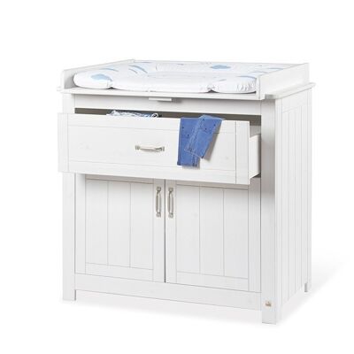 changing table 'Cleo'