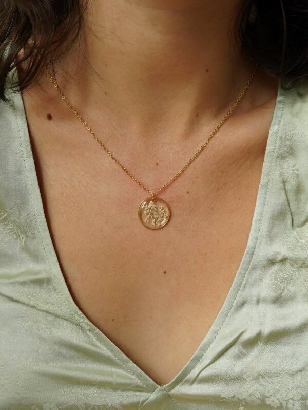 Collana pendente in resina fiore essiccato in ottone dorato bianco oro fino