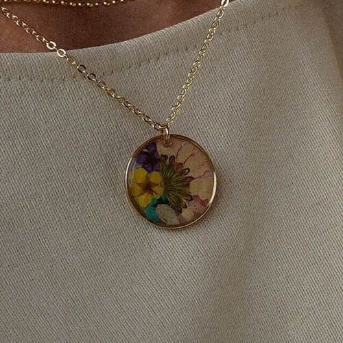 Collier pendentif résine fleur séchée multicolore laiton doré or fin