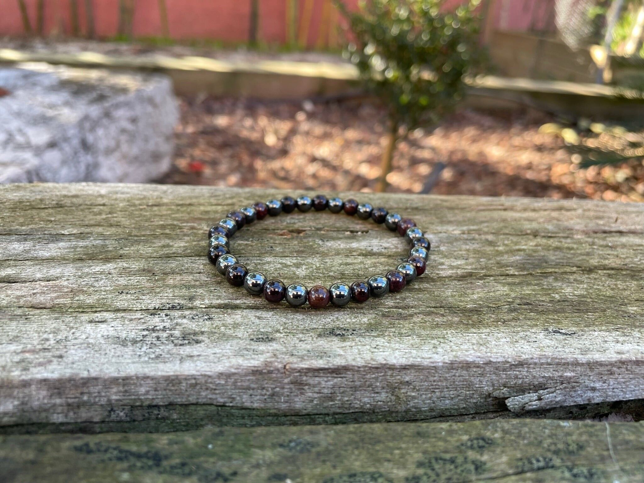 Armband mit guter Durchblutung in Granat und Hämatit